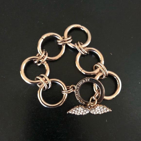 Victoria's Secret Jewelry - Victoria secret bracelet!🎀 chic !🌼 Victoria's Secret Jewelry - Victoria secret bracelet!🎀 chic !🌼
